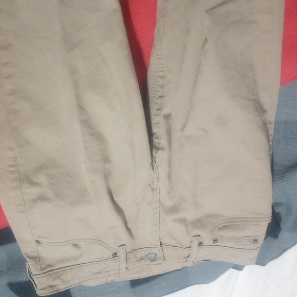 Levi's 511 straight legs tan men sz 32/32_tears on the inside of both legs. - Picture 9 of 13